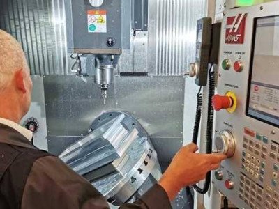 Наладчик верстатів з ЧПК: хто це такий? Що робить і які обов'язки наладчика верстату з ЧПК?