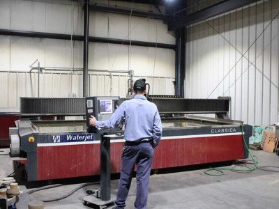 Технологія гідроабразивного різання: що це і як працює